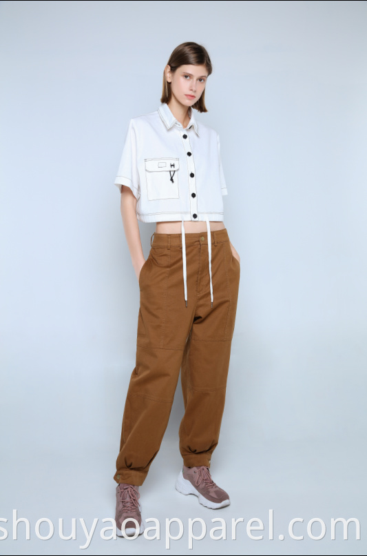WHITE CROPPED BLOUSE WITH CONTRAST BUTTONS